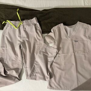 Figs Women's Scrub Set in Light Gray